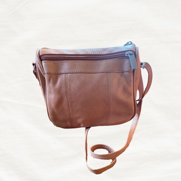Green Mountain Tan Leather Crossbody | Soft Pebbled Everyday Purse - Picture 3 of 3